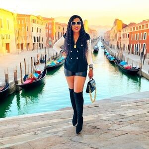 Black and white Blazer top. SzL .Look and feel cute in this. Definite winner 💣